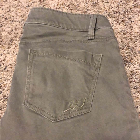 Express Grey Jean - Picture 2 of 5